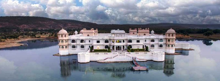 2241/juSTa Lake Nahargarh Palace - Chittorgarh 02.jpg